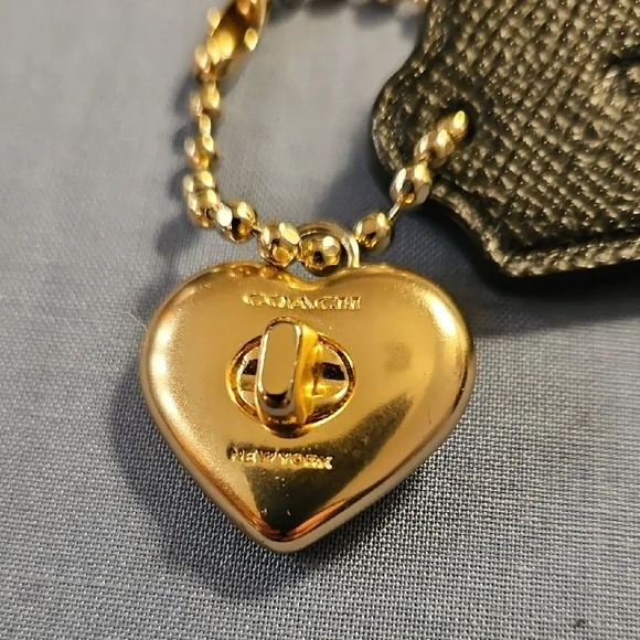 COACH LEATHER, HANG TAG WITH GOLD TONE, HEART CHARM. - Picture 2 of 3